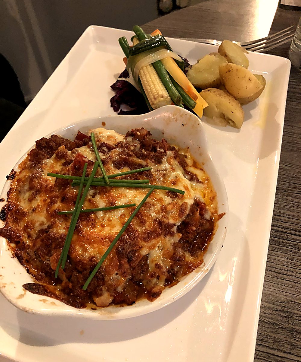 Chicken bolognaise with vegetables and new potatoes